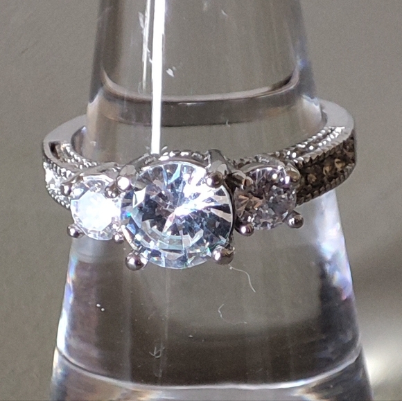 Cubic Zirconia Silvertone Rhodium Plate Engagement Solitaire Ring Size 7 1/2 NEW - Picture 3 of 5